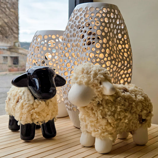 Pecorella di Civita in ceramica e lana