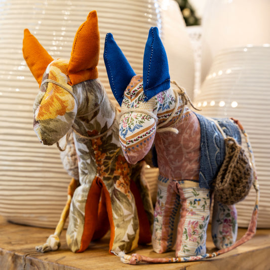 Asinelli di Civita in stoffa con sella