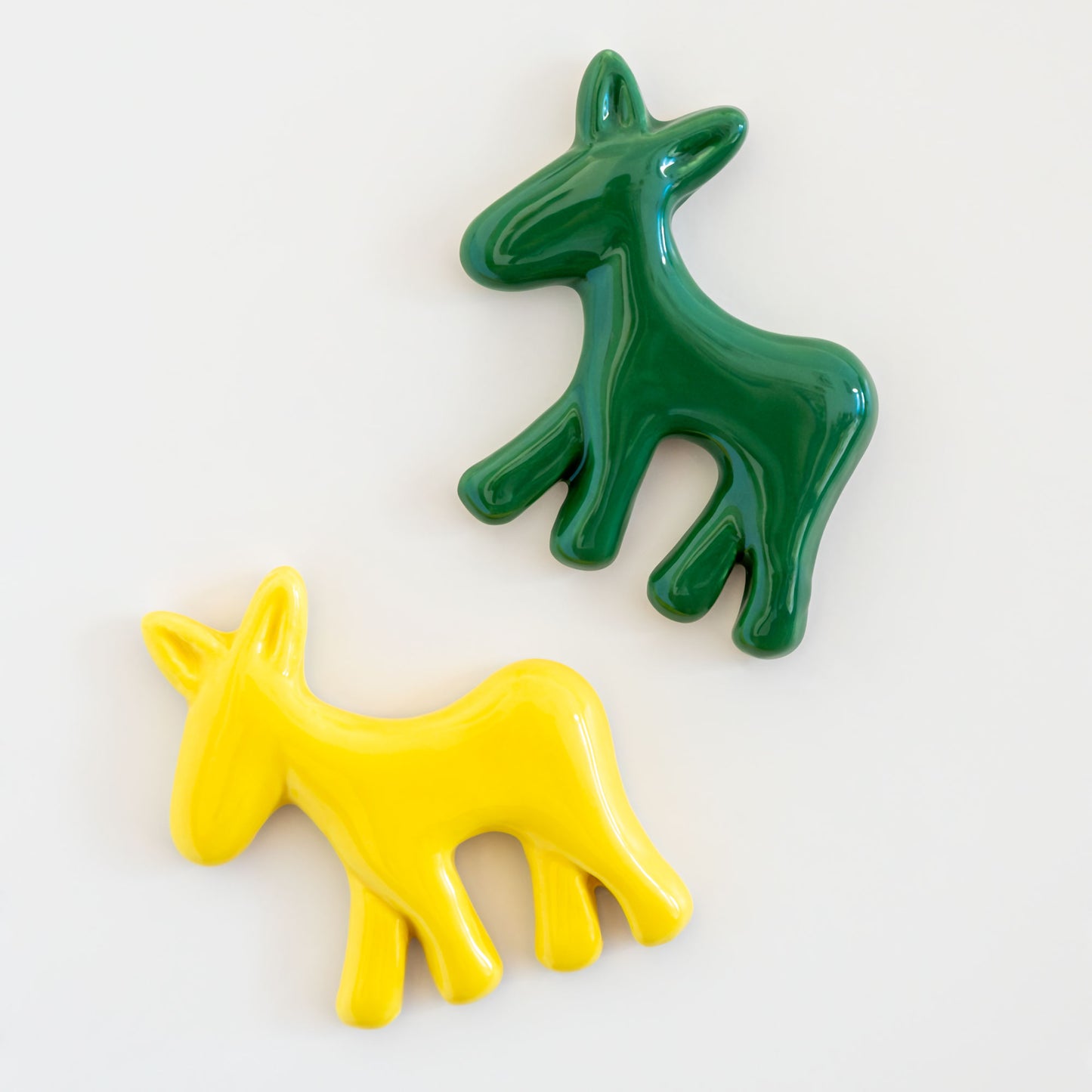 Calamita con asinello di Civita in ceramica