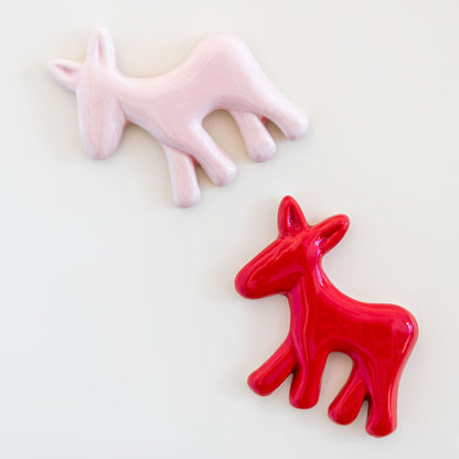 Calamita con asinello di Civita in ceramica