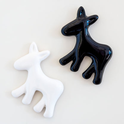 Calamita con asinello di Civita in ceramica