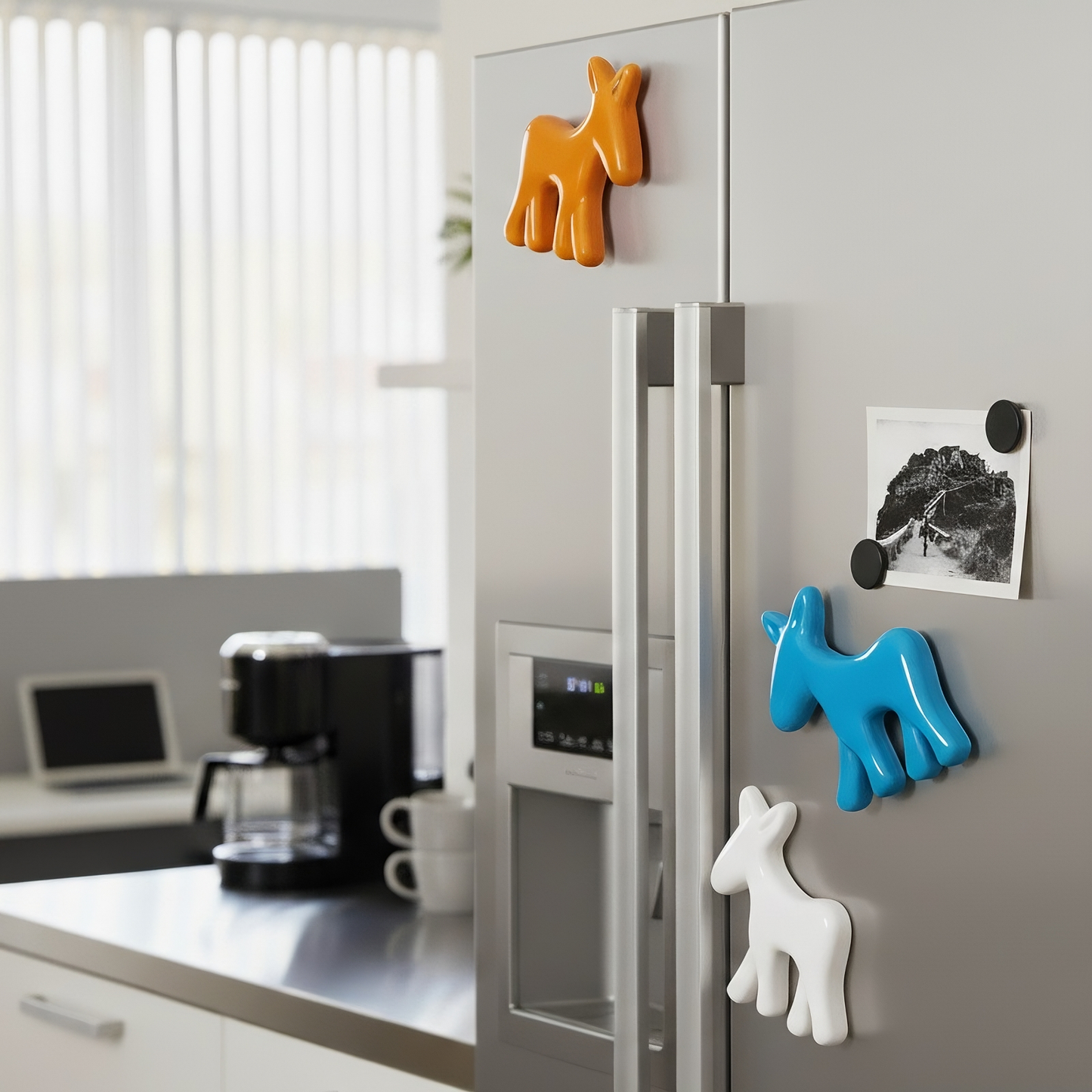 Calamita con asinello di Civita in ceramica